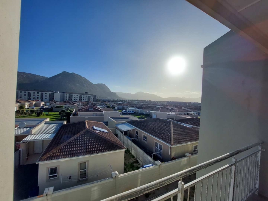 To Let 2 Bedroom Property for Rent in Muizenberg Western Cape